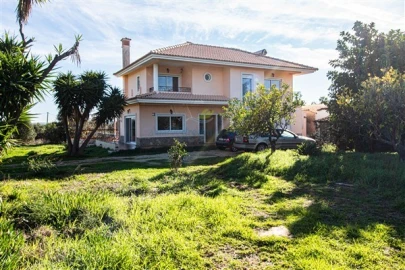 Moradia T4 para Venda em Santa Barbara de Nexe