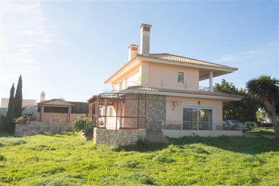 Moradia T4 para Venda em Santa Barbara de Nexe