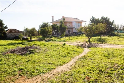 Moradia T4 para Venda em Santa Barbara de Nexe