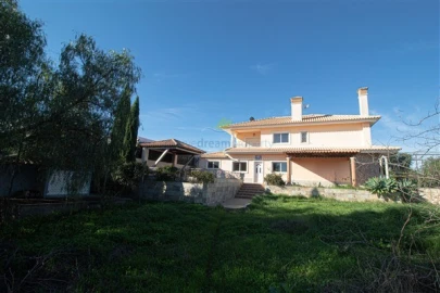 Moradia T4 para Venda em Santa Barbara de Nexe