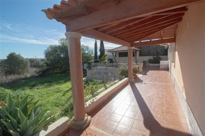 Moradia T4 para Venda em Santa Barbara de Nexe