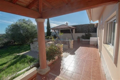 Moradia T4 para Venda em Santa Barbara de Nexe