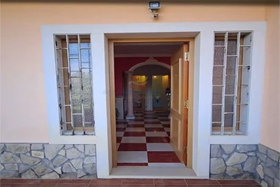 Moradia T4 para Venda em Santa Barbara de Nexe