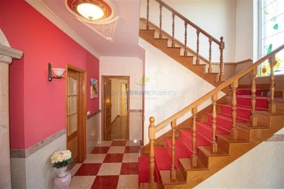 Moradia T4 para Venda em Santa Barbara de Nexe