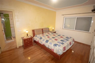 Moradia T4 para Venda em Santa Barbara de Nexe