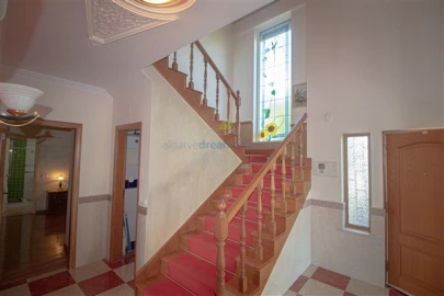 Moradia T4 para Venda em Santa Barbara de Nexe