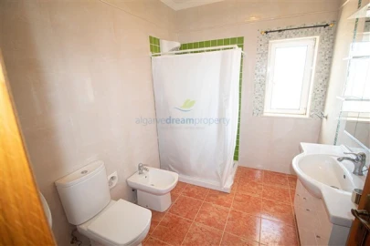 Moradia T4 para Venda em Santa Barbara de Nexe