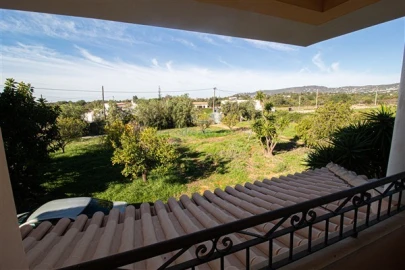 Moradia T4 para Venda em Santa Barbara de Nexe