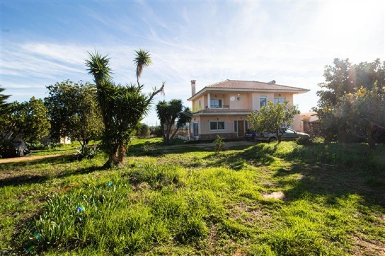 Moradia T4 para Venda em Santa Barbara de Nexe Foto 2