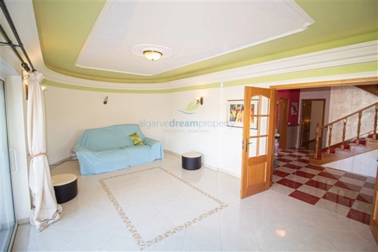 Moradia T4 para Venda em Santa Barbara de Nexe Foto 14