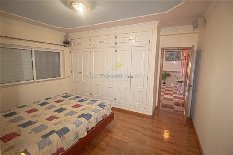 Moradia T4 para Venda em Santa Barbara de Nexe Foto 23