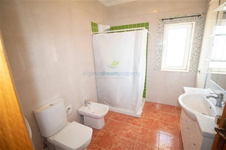 Moradia T4 para Venda em Santa Barbara de Nexe Foto 30