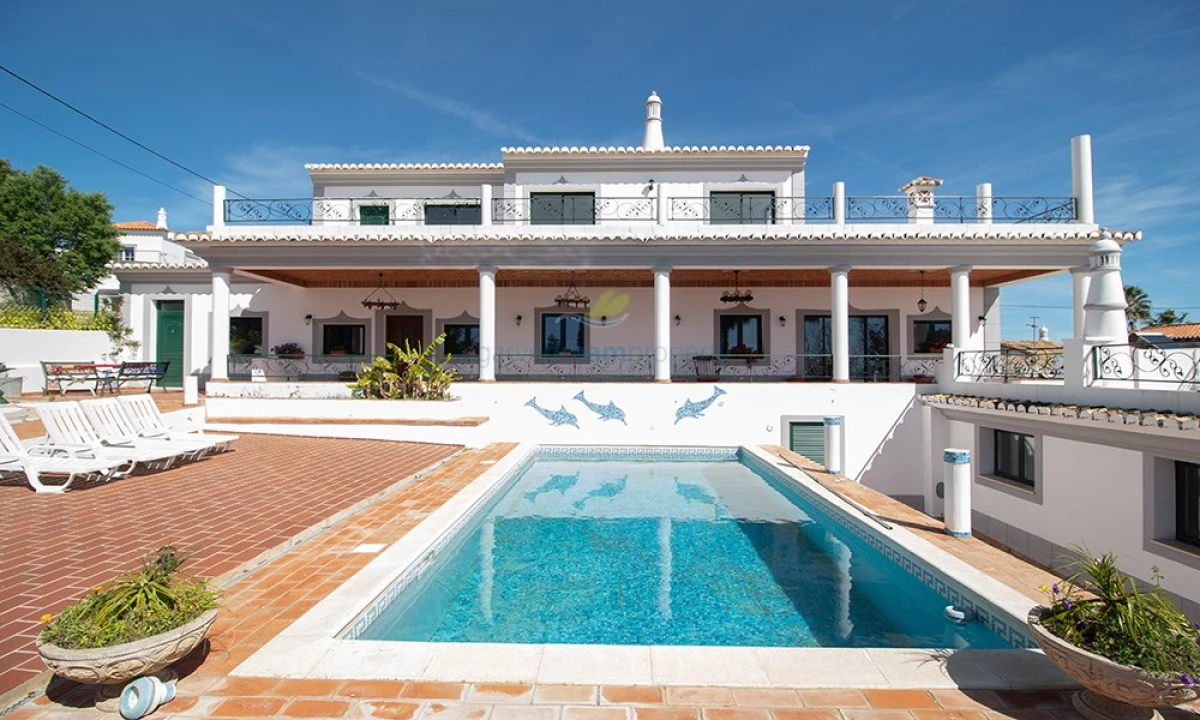 Moradia T4 para Venda em Loule (São Sebastião) Foto 1