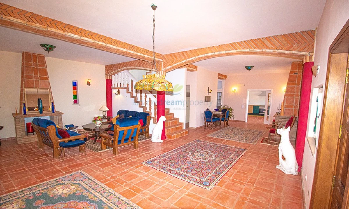 Moradia T4 para Venda em Loule (São Sebastião) Foto 5