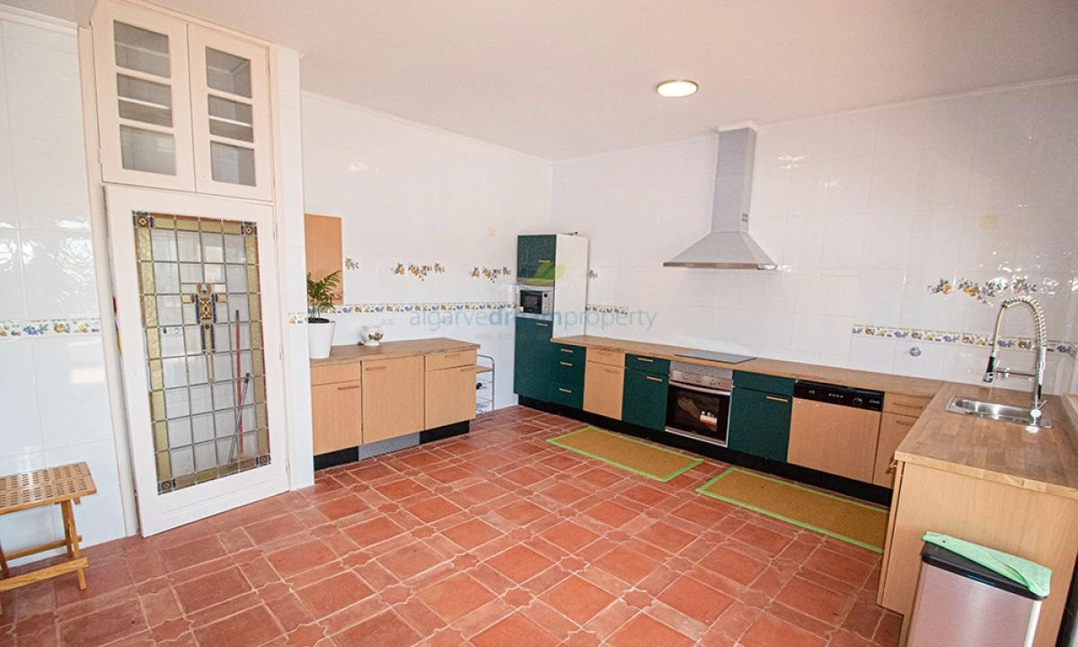 Moradia T4 para Venda em Loule (São Sebastião) Foto 10