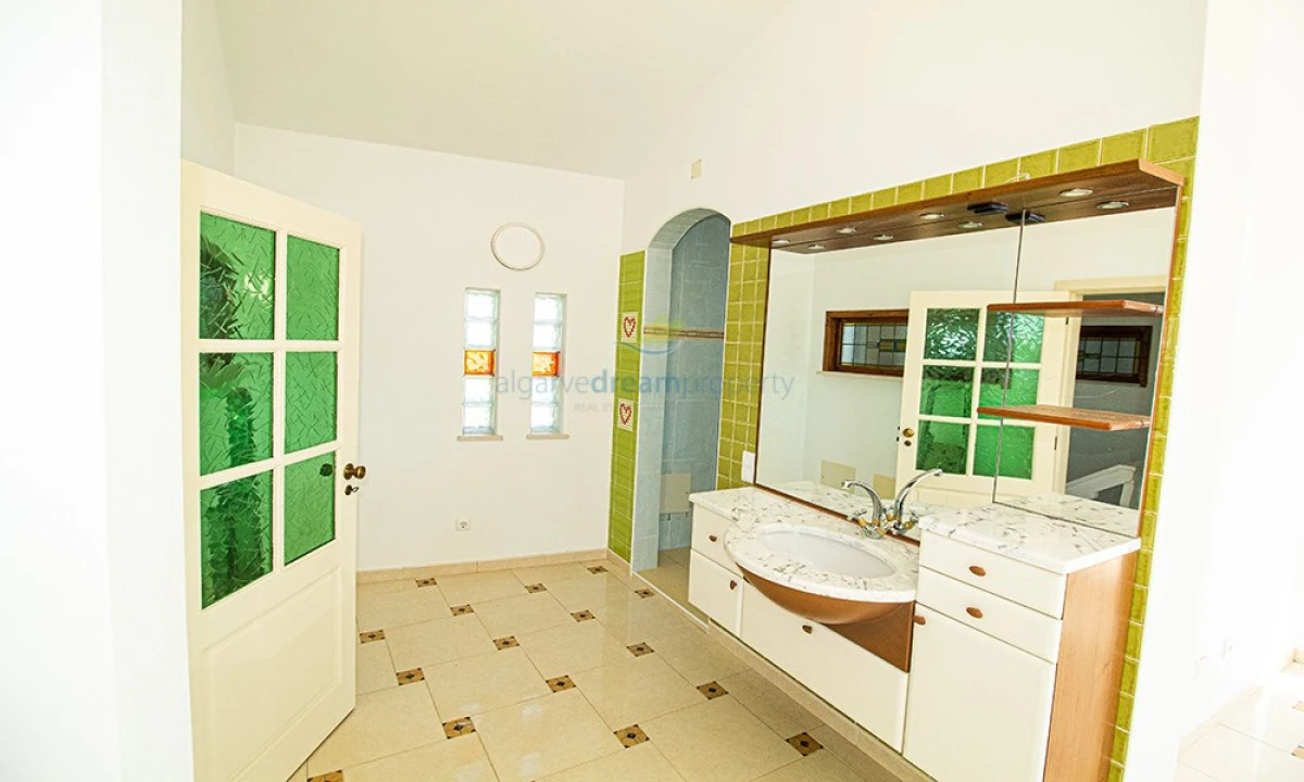 Moradia T4 para Venda em Loule (São Sebastião) Foto 18