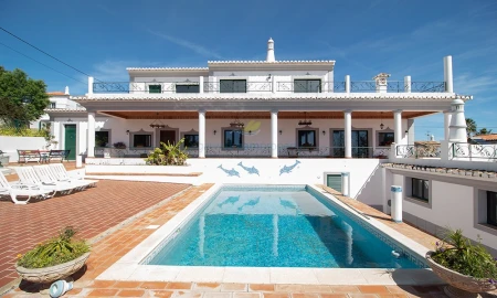 Moradia T4 para Venda em Loule (São Sebastião)