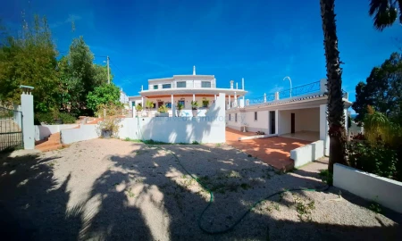 Moradia T4 para Venda em Loule (São Sebastião)