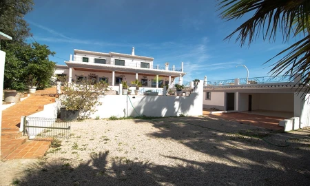 Moradia T4 para Venda em Loule (São Sebastião)