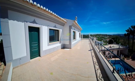 Moradia T4 para Venda em Loule (São Sebastião)