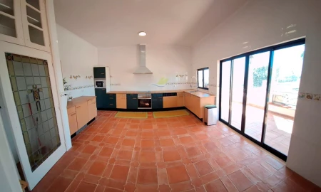 Moradia T4 para Venda em Loule (São Sebastião)