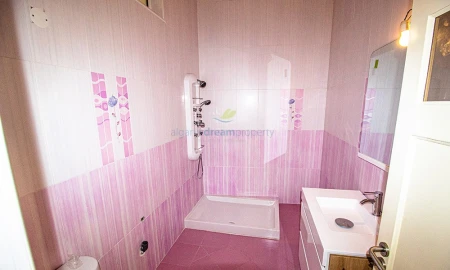 Moradia T4 para Venda em Loule (São Sebastião)