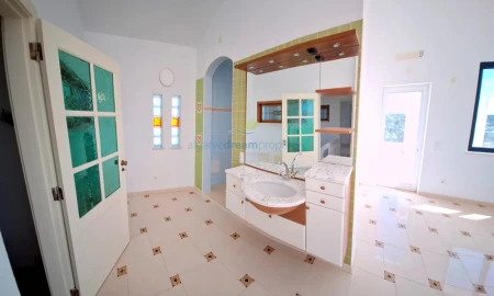 Moradia T4 para Venda em Loule (São Sebastião)