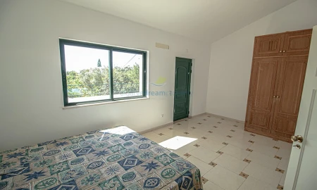 Moradia T4 para Venda em Loule (São Sebastião)