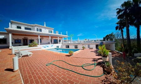 Moradia T4 para Venda em Loule (São Sebastião)