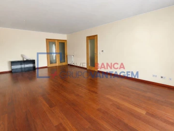 Apartamento T3 para Venda em Ramalde
