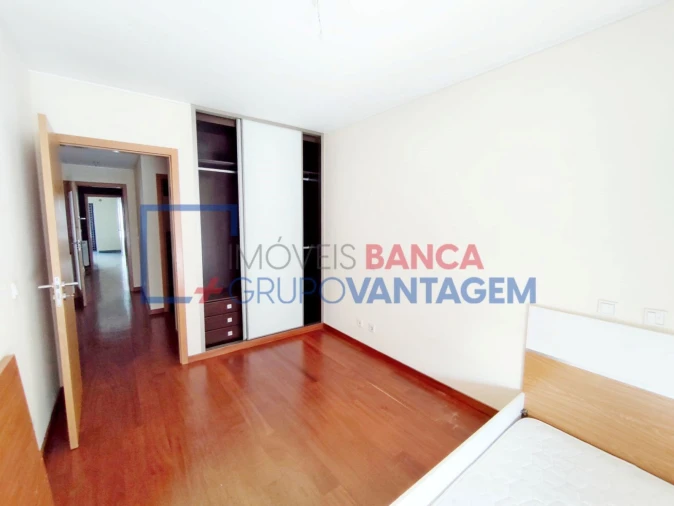 Apartamento T3 para Venda em Ramalde Foto 17
