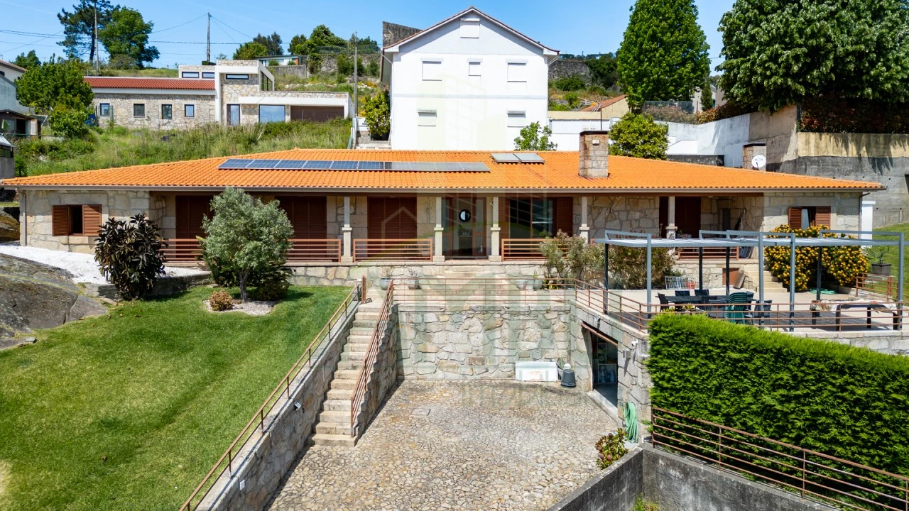 Moradia T4 para Venda em Vilar de Mouros Foto 2