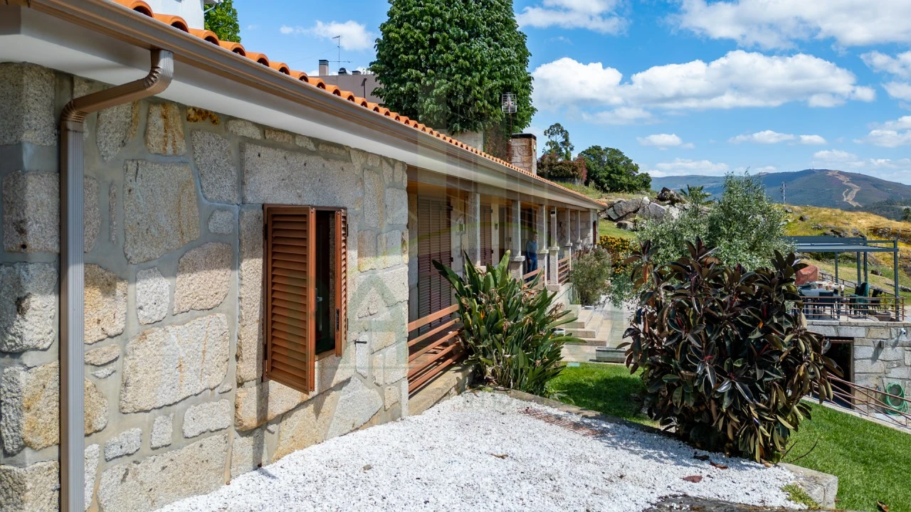 Moradia T4 para Venda em Vilar de Mouros Foto 4