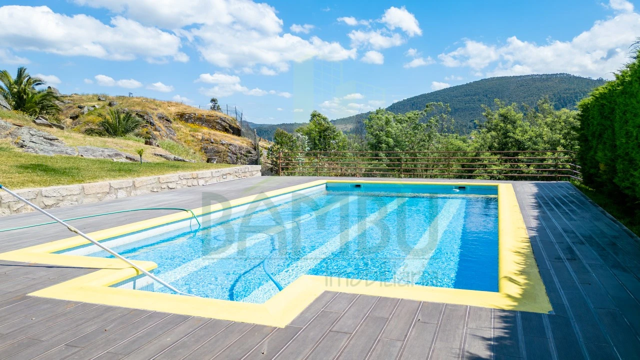 Moradia T4 para Venda em Vilar de Mouros Foto 5