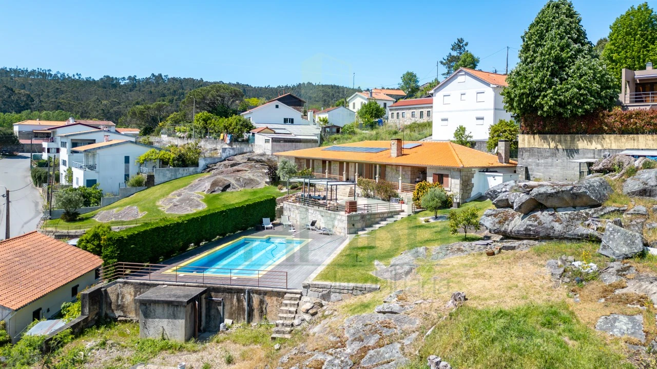 Moradia T4 para Venda em Vilar de Mouros Foto 6