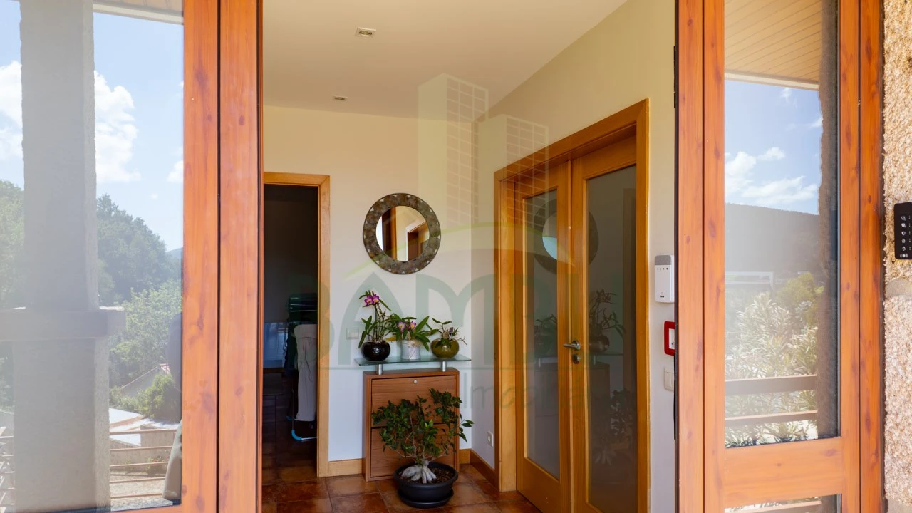 Moradia T4 para Venda em Vilar de Mouros Foto 16