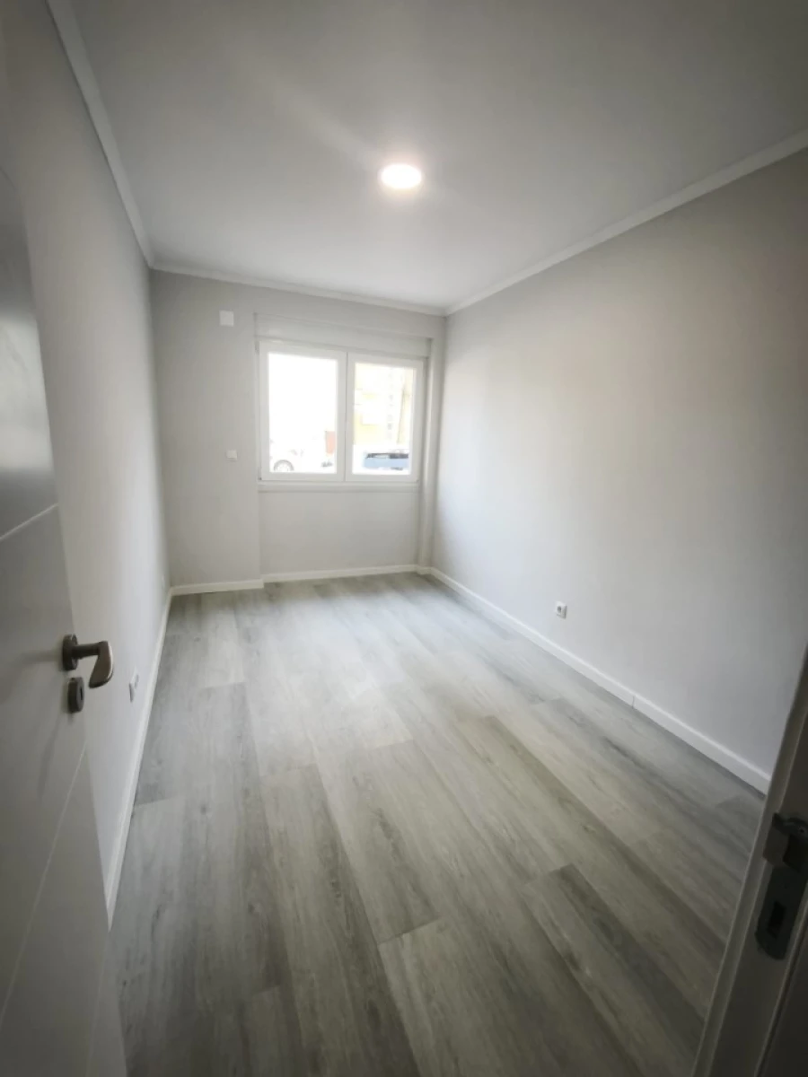 Apartamento T2 para Venda em Benfica Foto 2