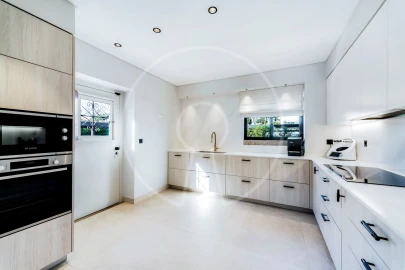 Moradia T6 para Venda em Carcavelos e Parede