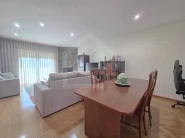 Moradia T4 para Venda em O. Azeméis, Riba-Ul, Ul, Macinhata Seixa, Madail