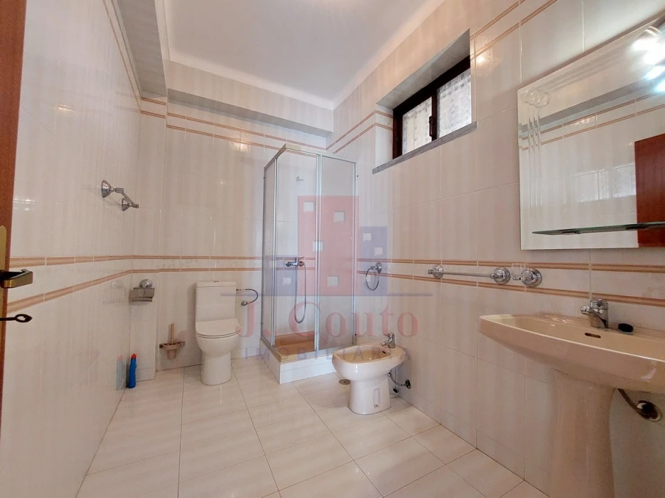 Moradia T4 para Venda em Gaeiras Foto 44