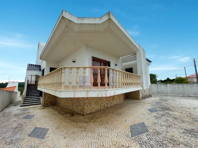 Moradia T4 para Venda em Gaeiras Foto 3