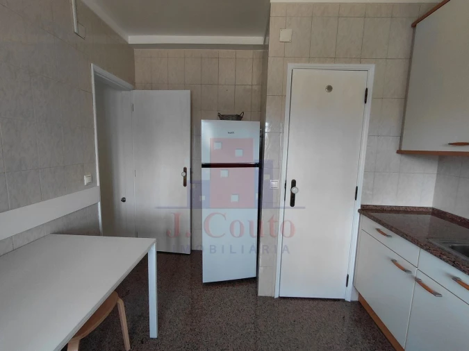Apartamento T3 para Arrendamento em Caldas da Rainha - Santo Onofre e Serra do Bouro Foto 23