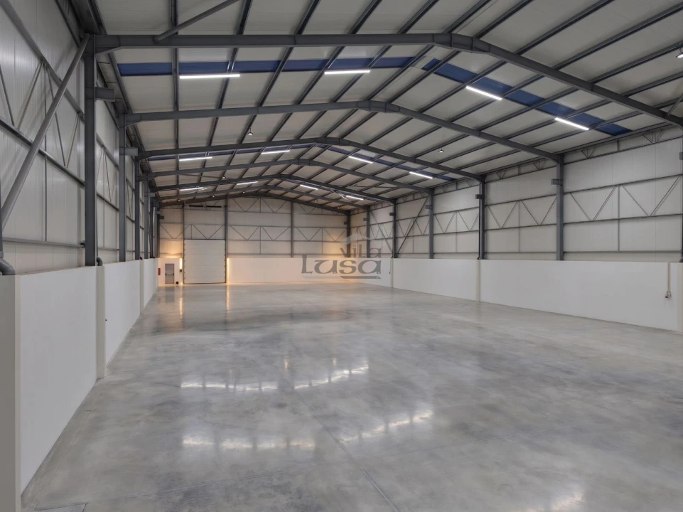 Armazém para Venda em Arrifana Foto 3