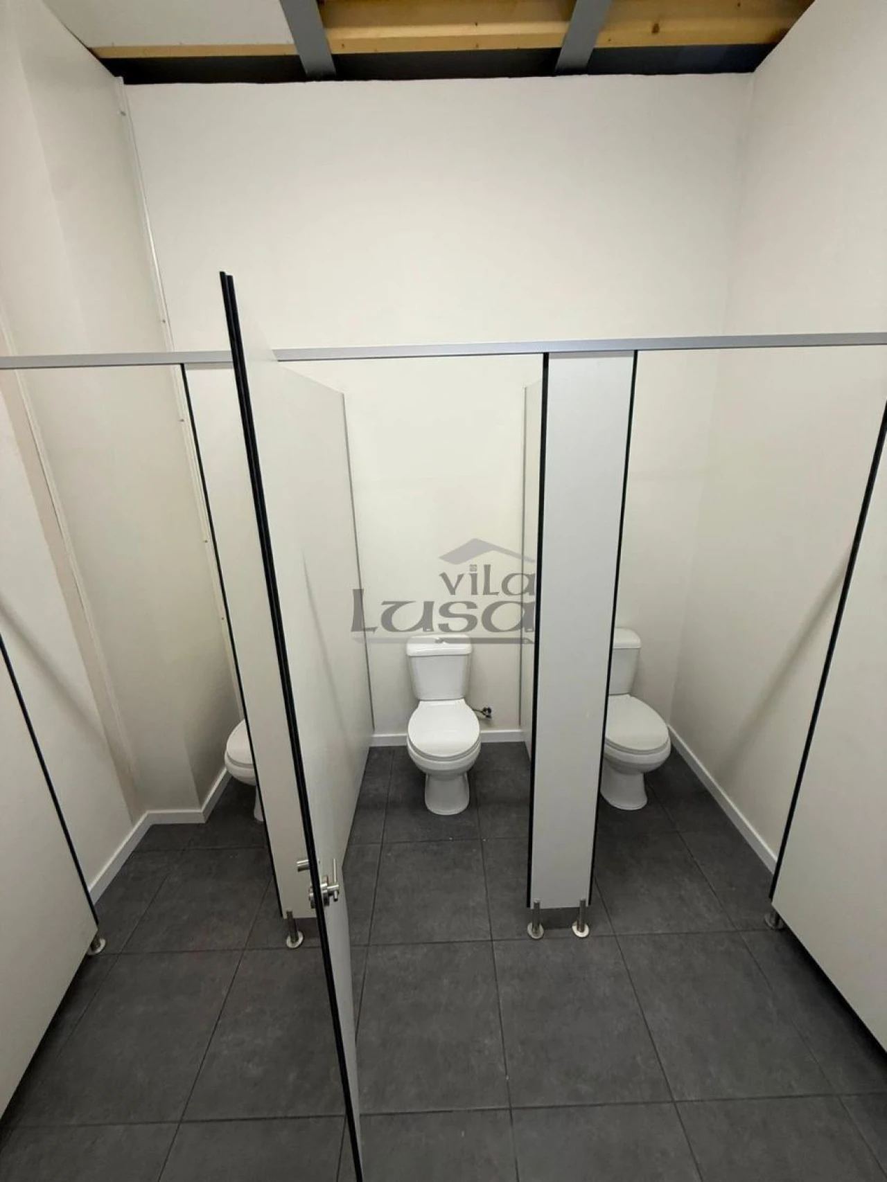 Armazém para Venda em Arrifana Foto 17