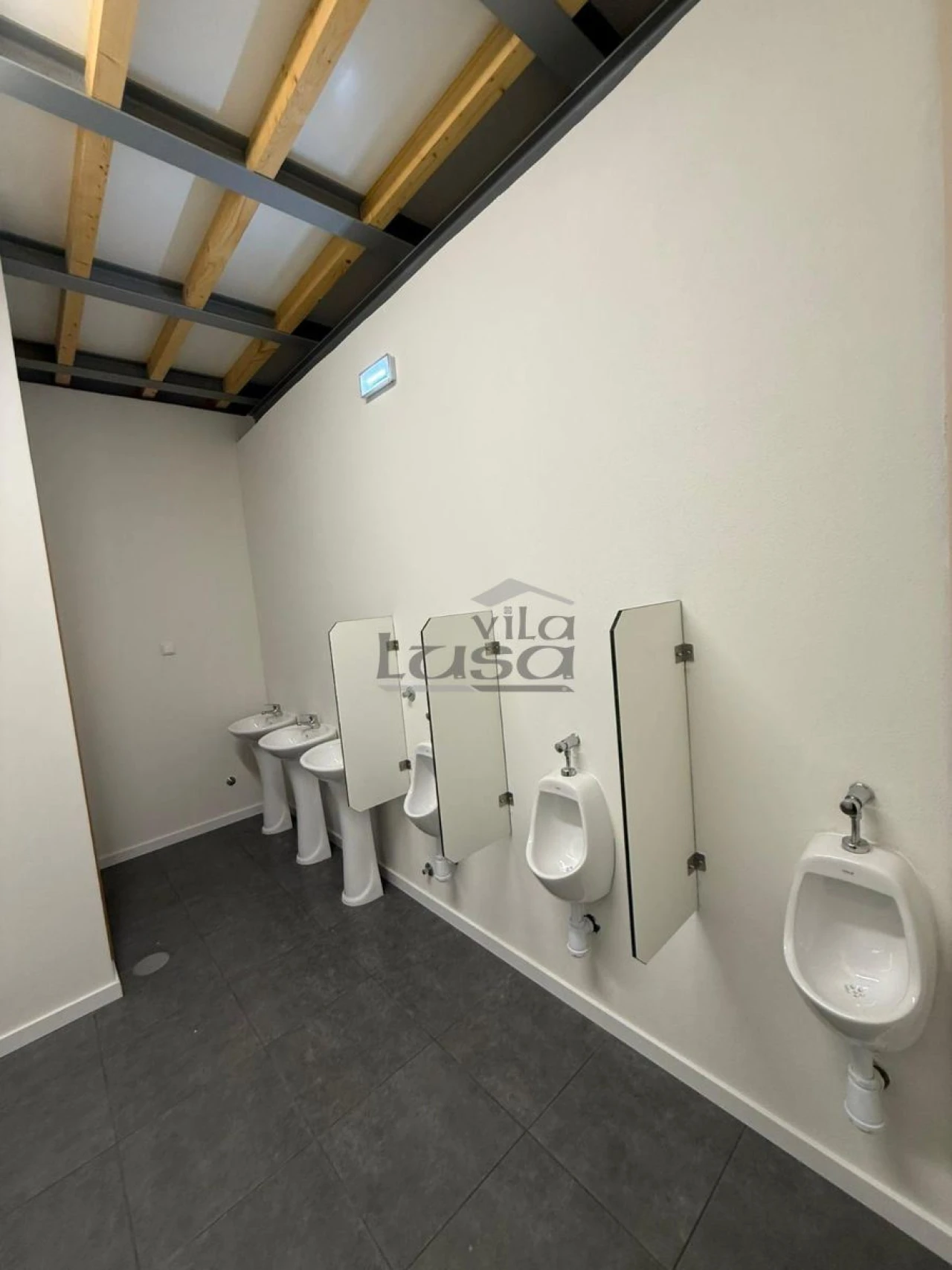 Armazém para Venda em Arrifana Foto 18