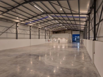 Armazém para Venda em Arrifana