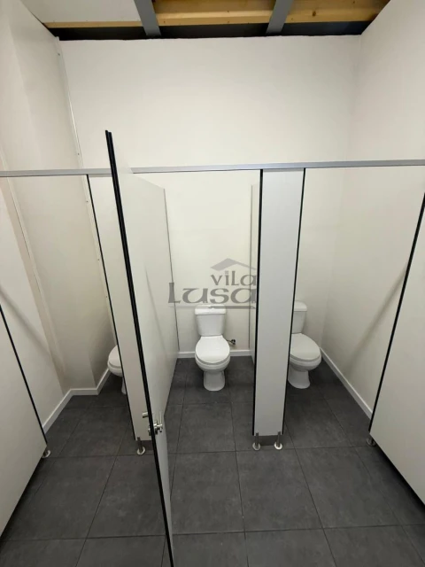 Armazém para Venda em Arrifana