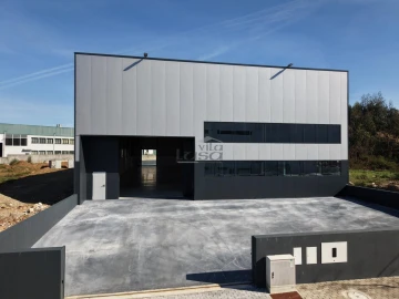 Armazém para Venda em Arrifana