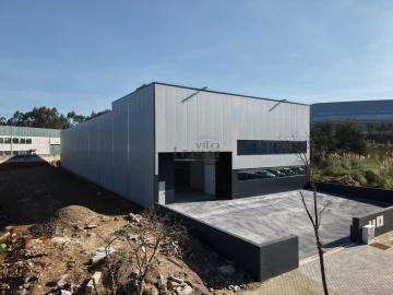 Armazém para Venda em Arrifana