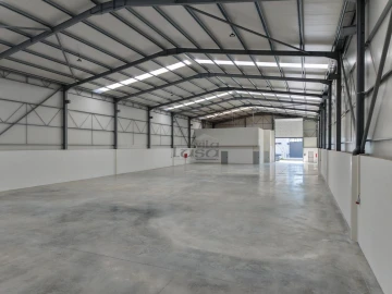 Armazém para Venda em Arrifana